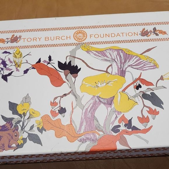 Tory Burch box - Picture 2 of 5